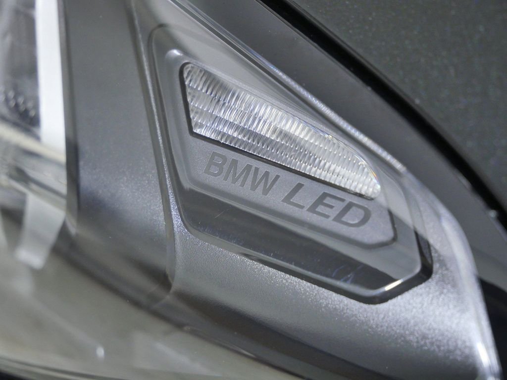 New 2026 Black Sapphire Metallic BMW 330i xDrive image 4