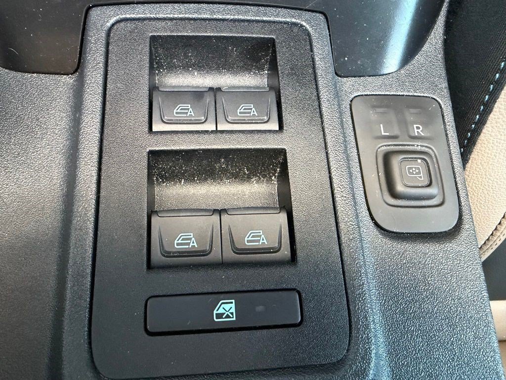 Used 2024 White Ford Wildtrak image 15