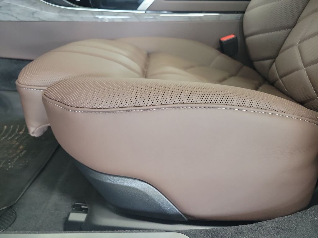 New 2026 Mineral White Metallic BMW 750e xDrive image 15