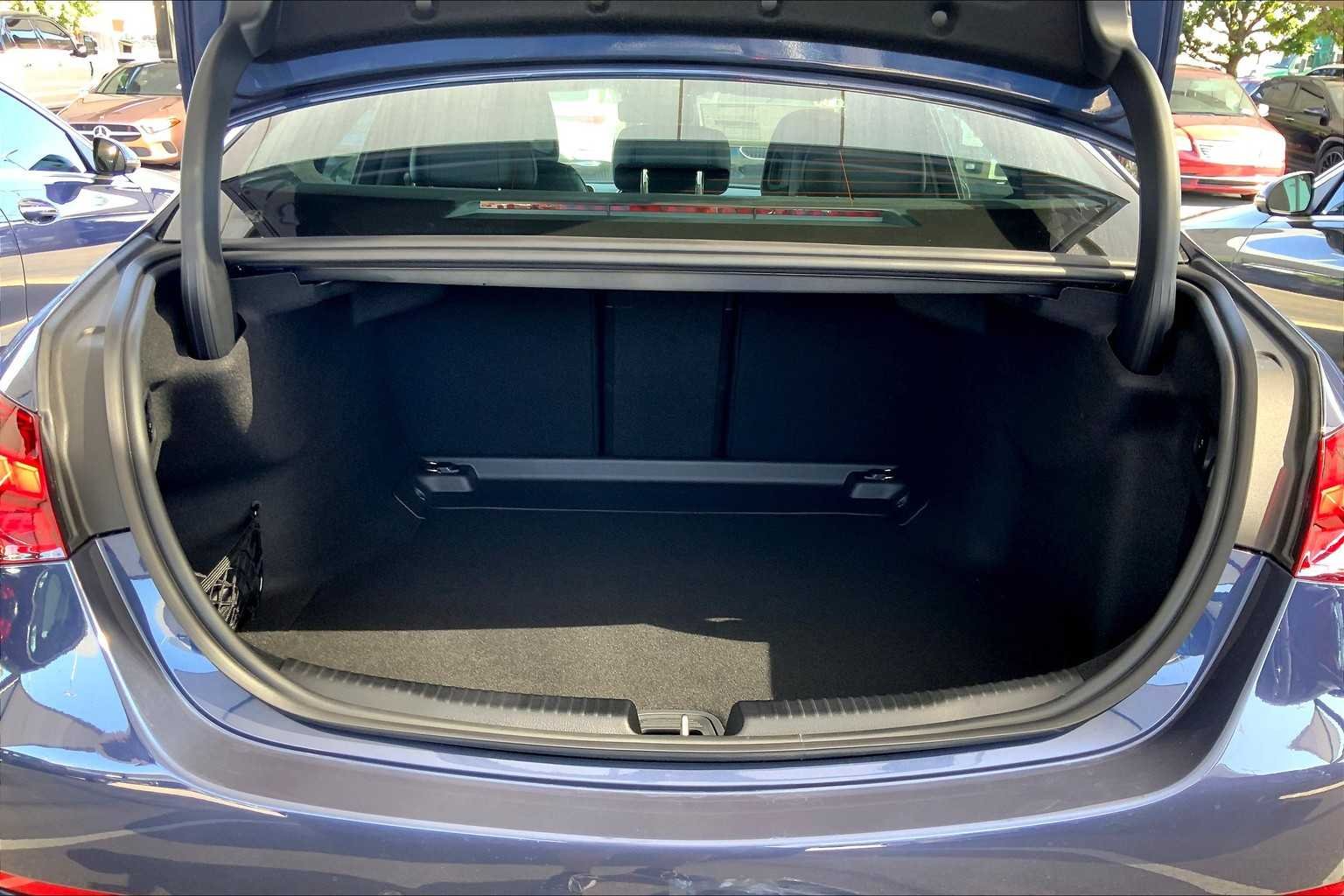 Used 2025 Twilight Blue Metallic Mercedes-Benz C 300 image 14