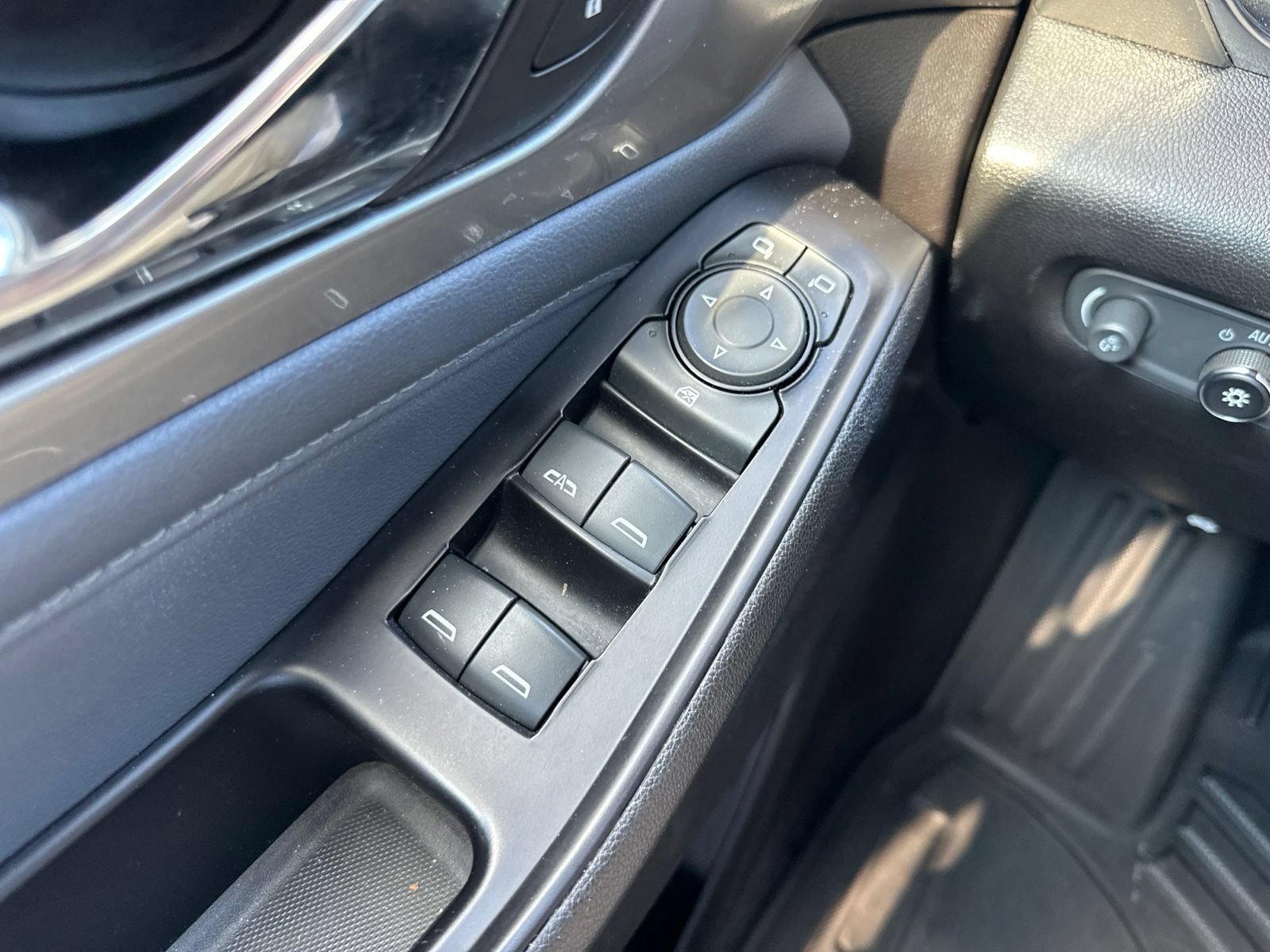 Used 2019 MOSAIC BLACK METALLIC Chevrolet LT Cloth image 34