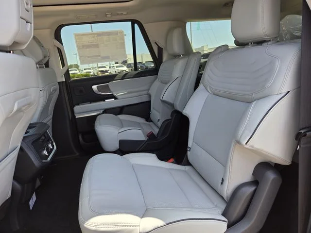 New 2026 Star White Metallic Tri-Coat Ford MAX Platinum® image 39