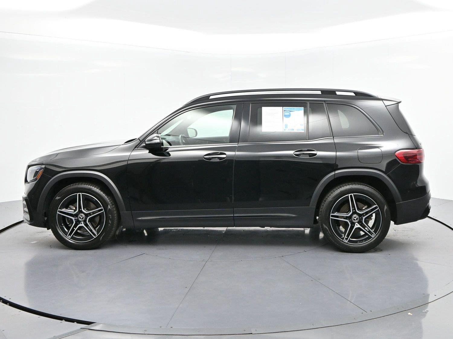 Used 2024 Black Mercedes-Benz GLB 250 image 4