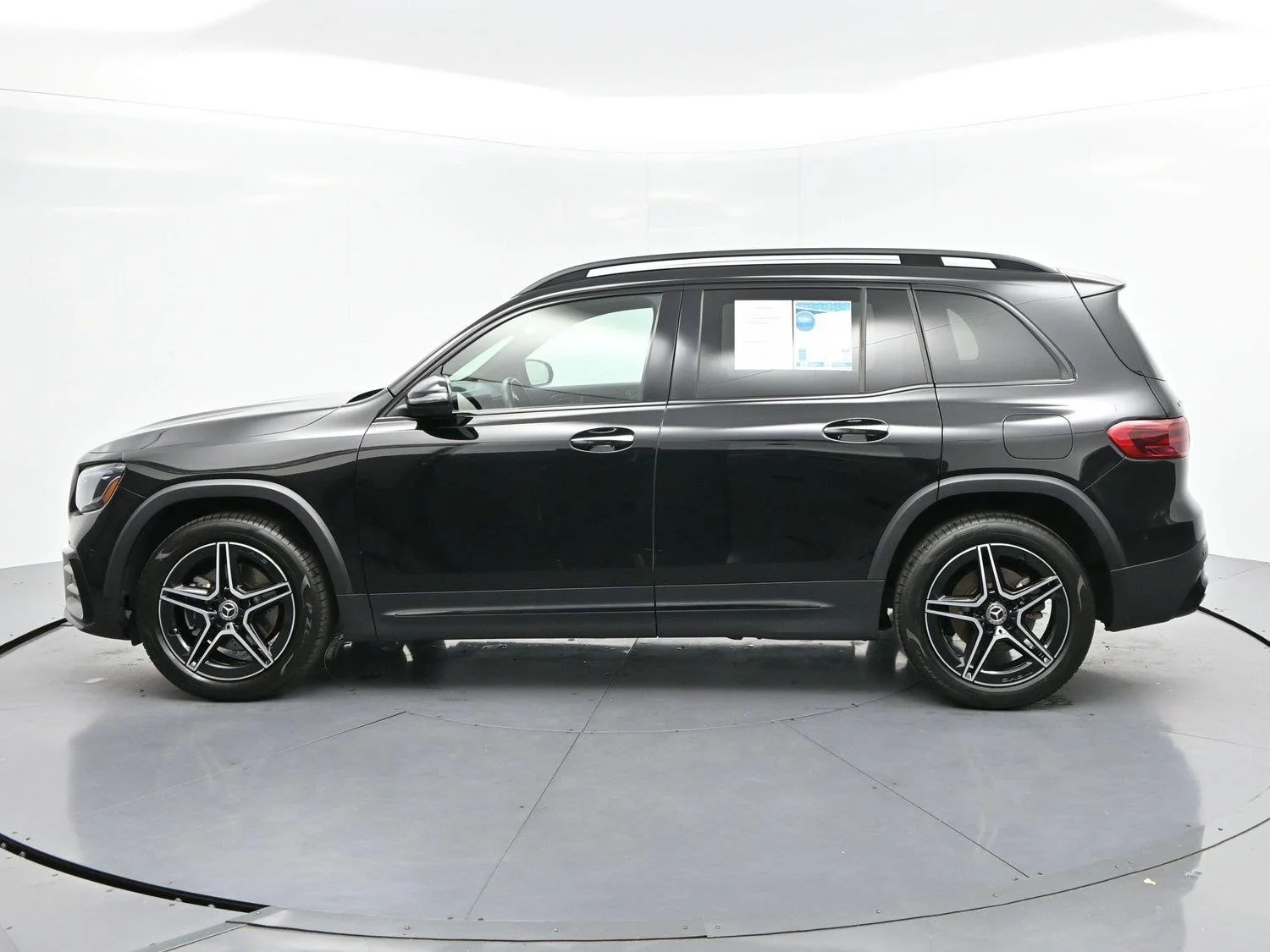Used 2024 Black Mercedes-Benz GLB 250 image 4