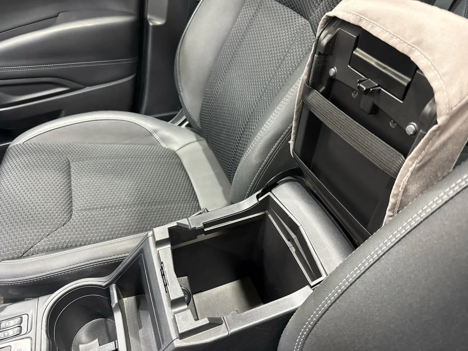 Used 2023  Subaru Premium image 22