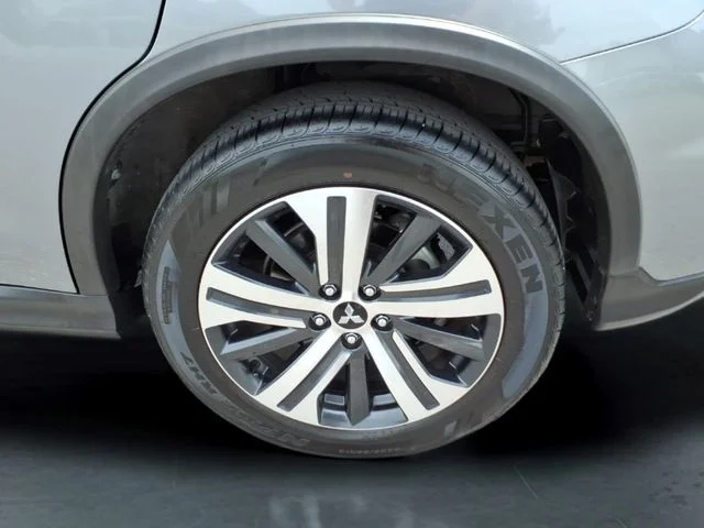 Used 2025 Gray Mitsubishi 2.0 ES image 14
