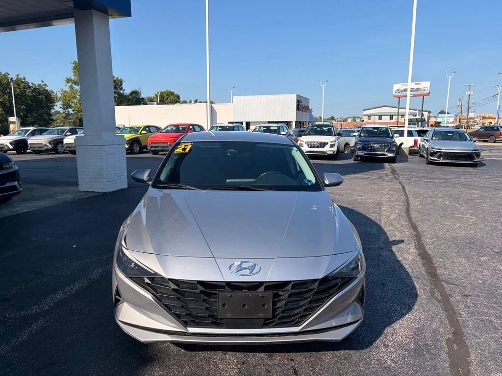 Used 2021 Shimmering Silver Pe Hyundai SEL image 2