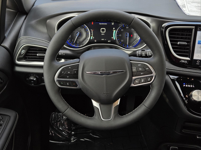 2026 Chrysler Pacifica Select - Photo 23