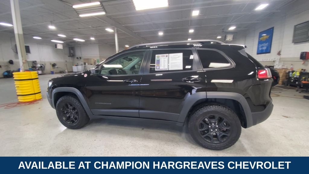 Used 2021 Diamond Black Jeep Trailhawk image 11