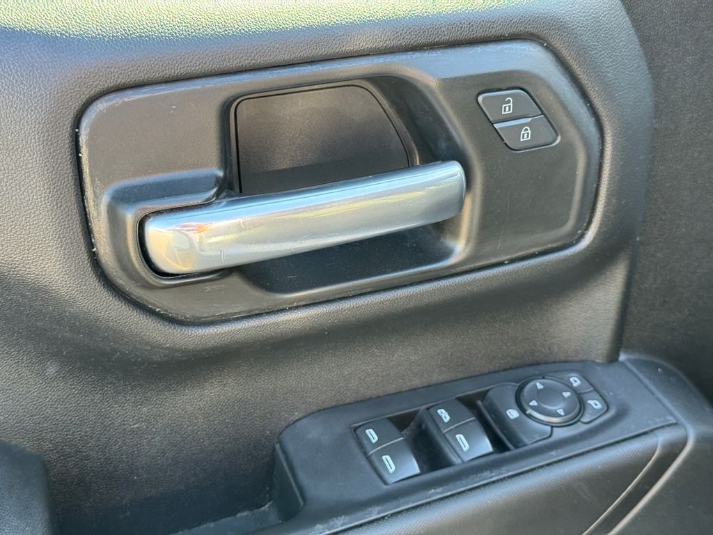 Used 2021 White Chevrolet Custom image 10