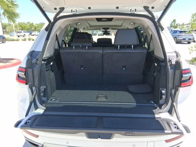Used 2023 White BMW xDrive40i image 6