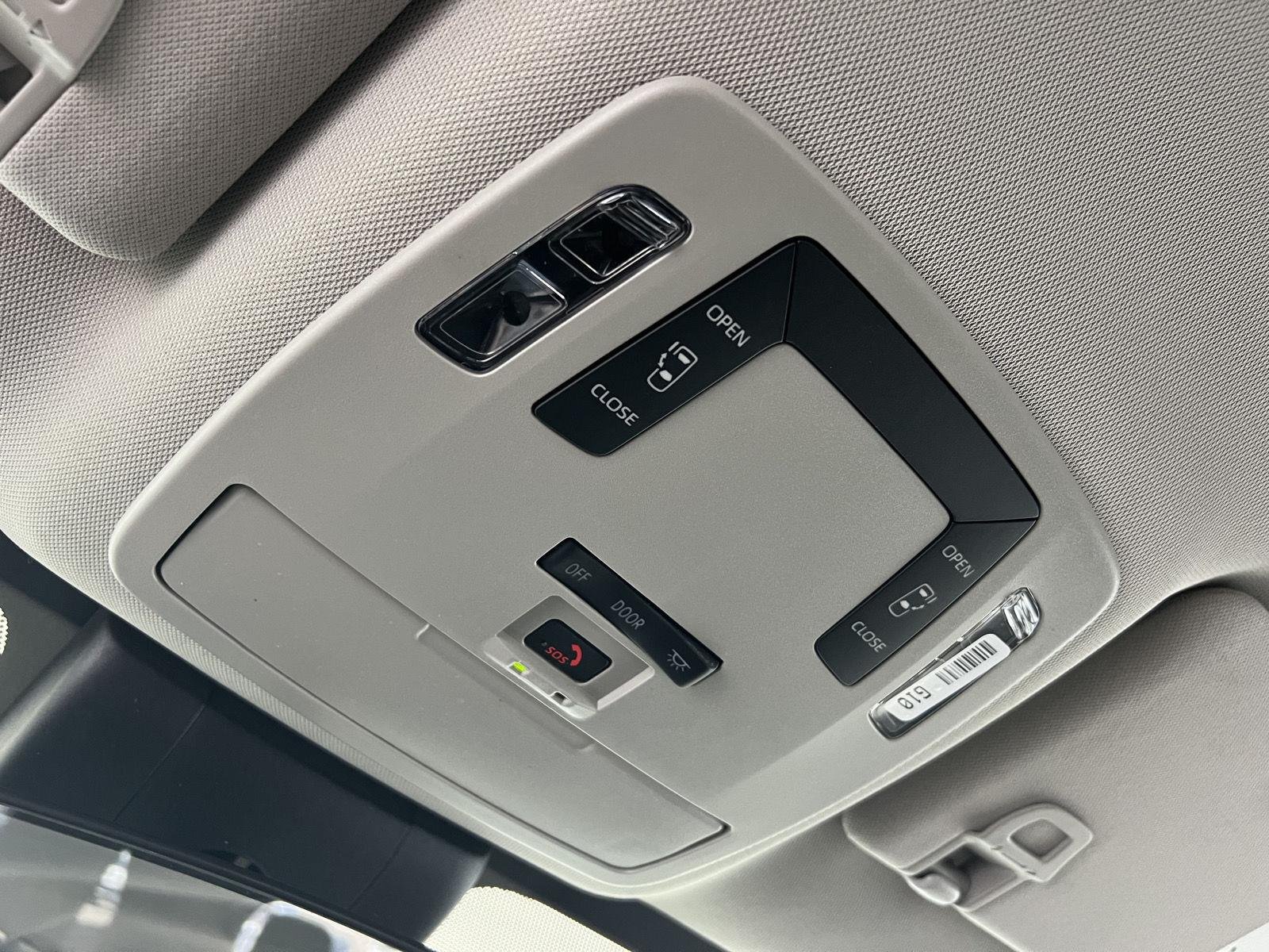 2025 Toyota Sienna LE - Photo 21