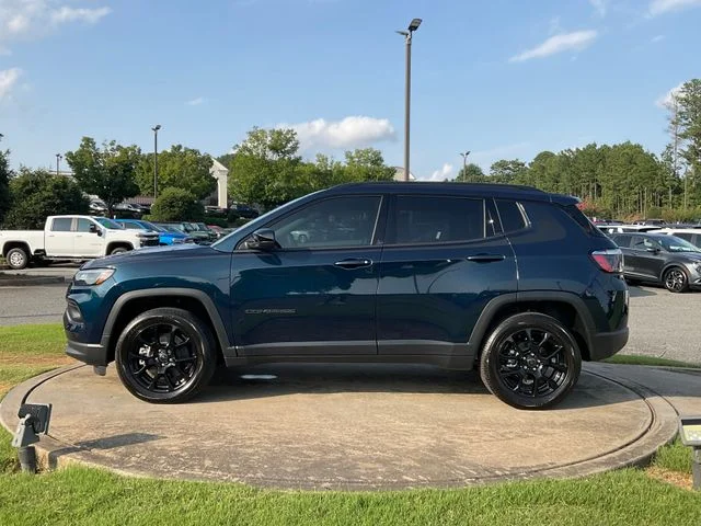 New 2026 Fathom Blue Pearl Coat Jeep Latitude image 4