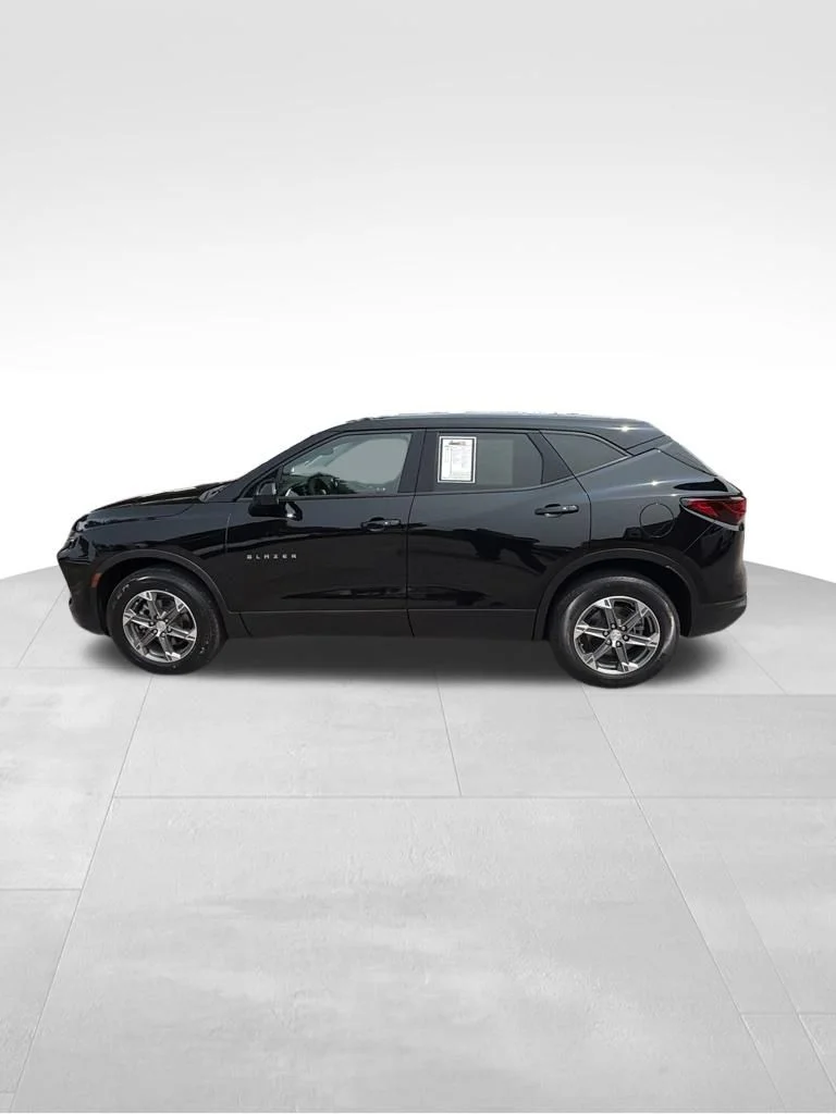 Used 2023 Black Chevrolet LT image 9