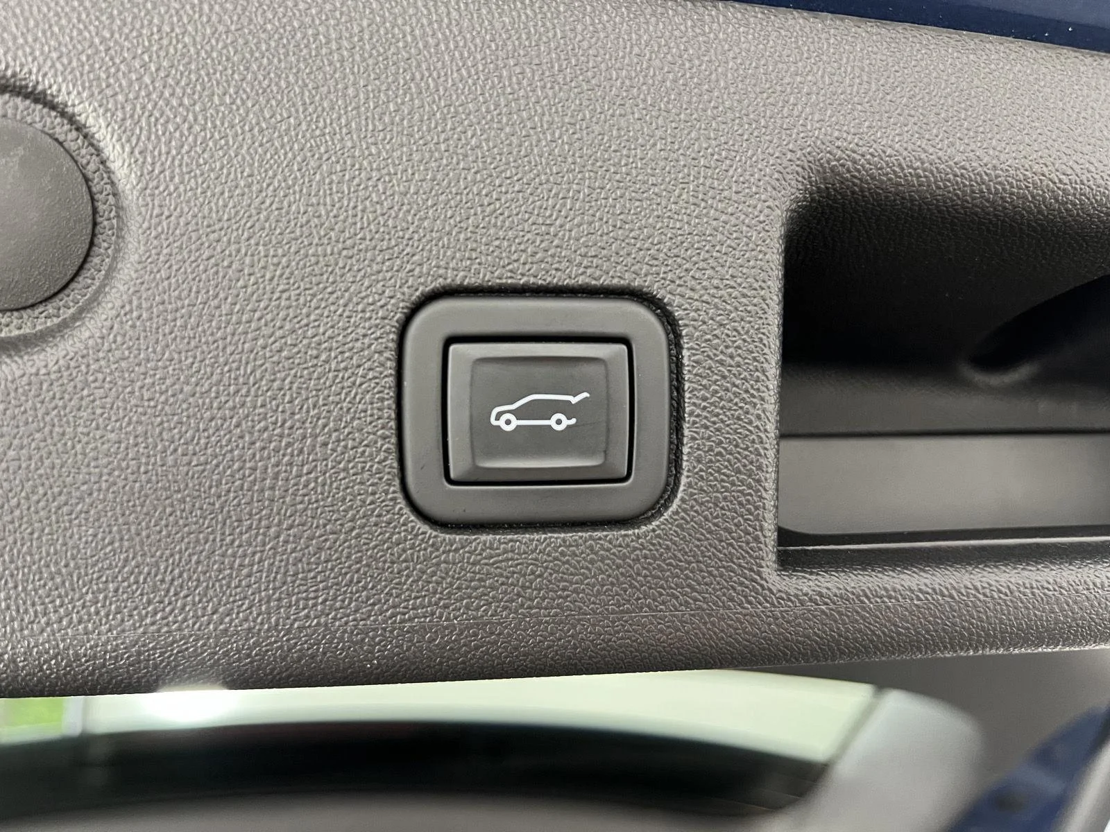 Used 2024 Lakeshore Blue Metallic Chevrolet LT image 20