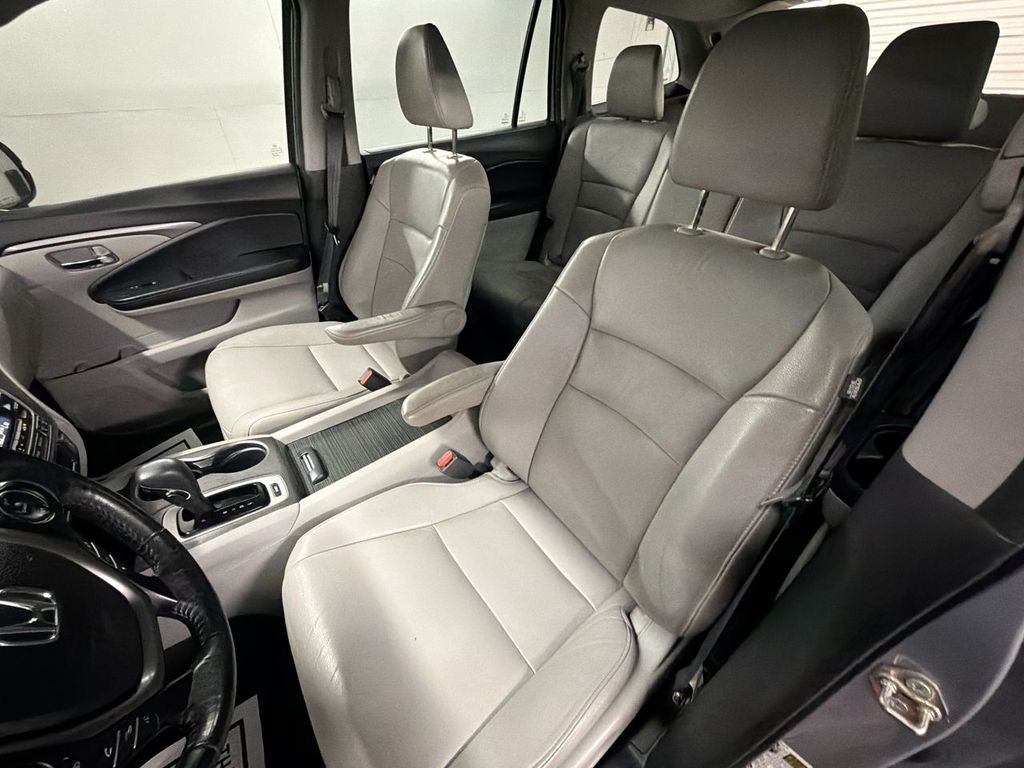 Used 2017 Lunar Silver Metallic Honda EX-L image 19