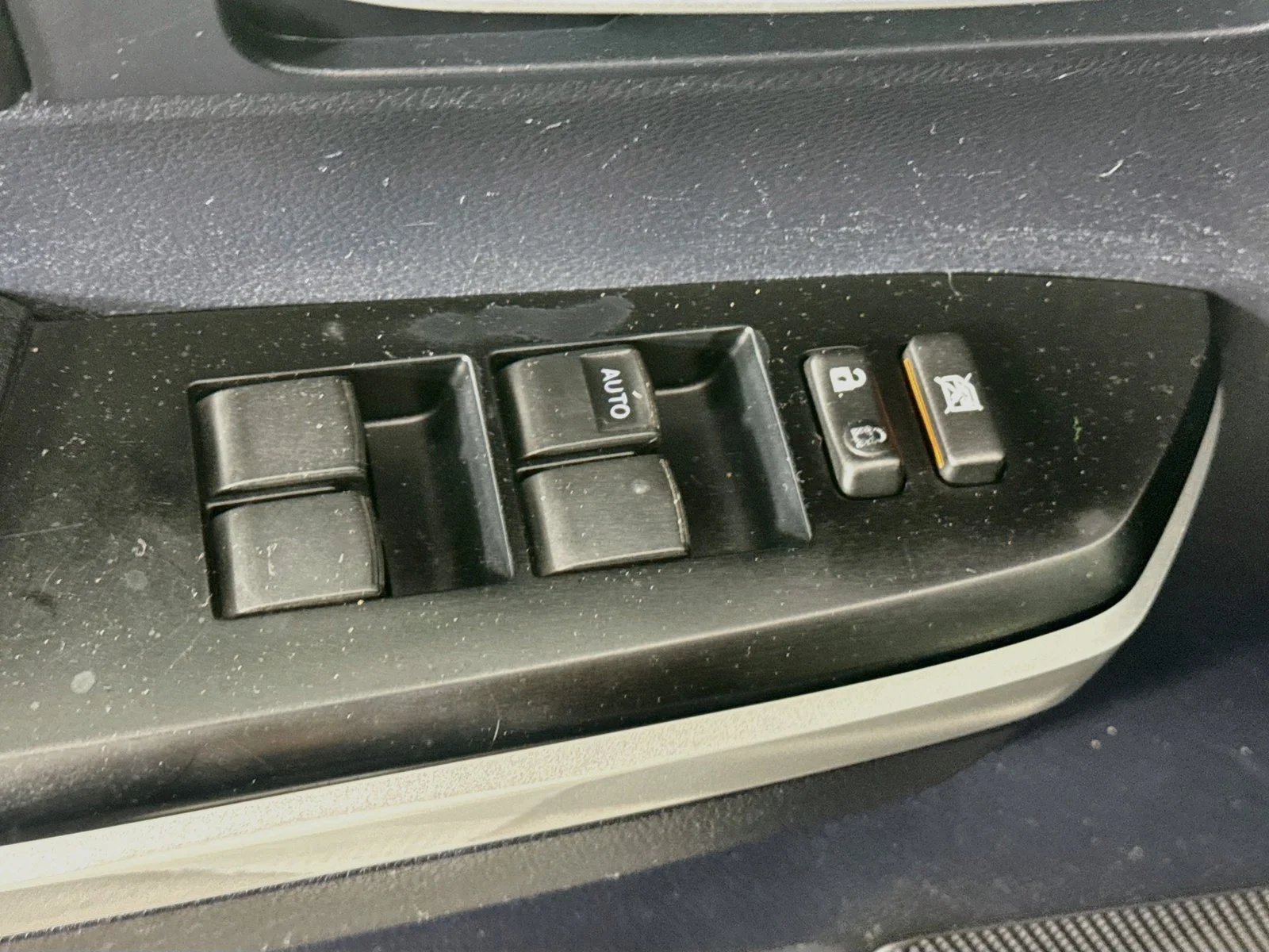 Used 2016 White Toyota SR5 image 17