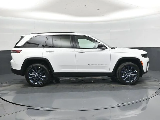 New 2026 Bright White Clear-Coat Exterior Paint Jeep  image 2