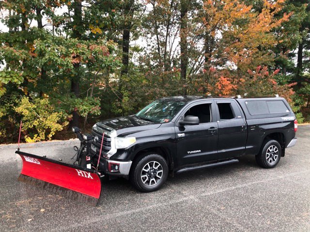 Used 2014 Black Toyota SR5 image 15