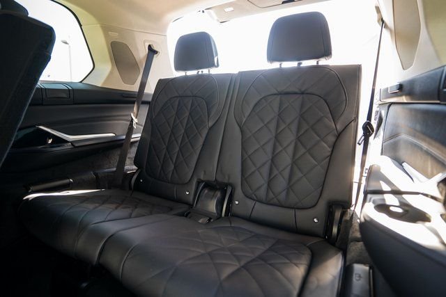 New 2026 Skyscraper Grey Metallic BMW xDrive40i image 38