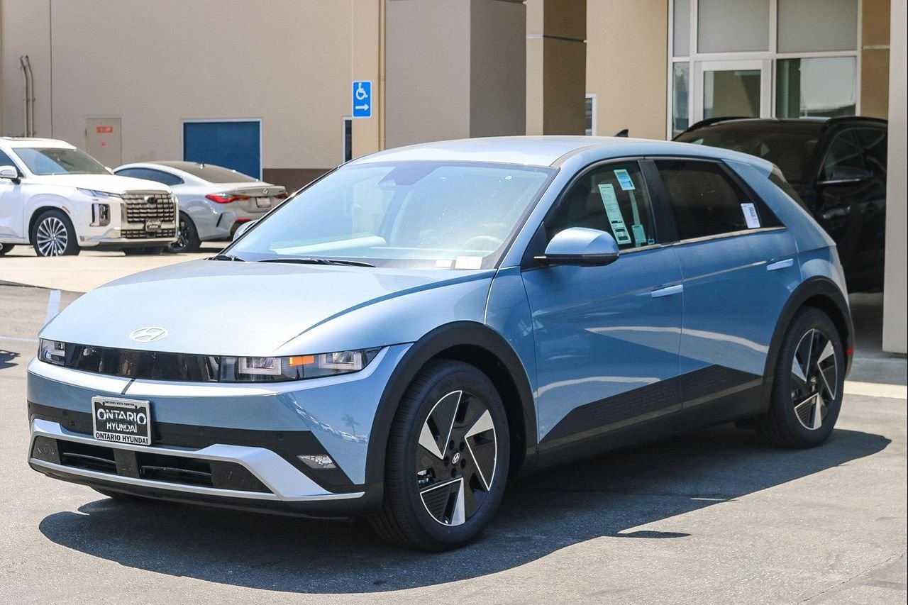 New 2026 Blue Hyundai SEL image 4