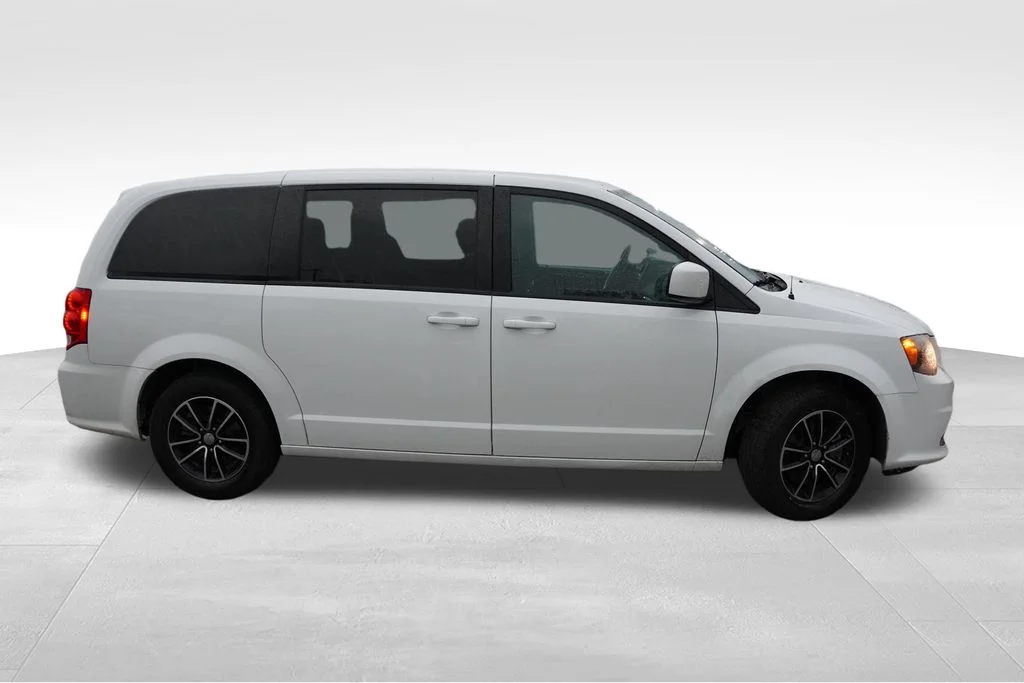 Used 2019 White Knuckle Clearcoat Dodge SE image 2