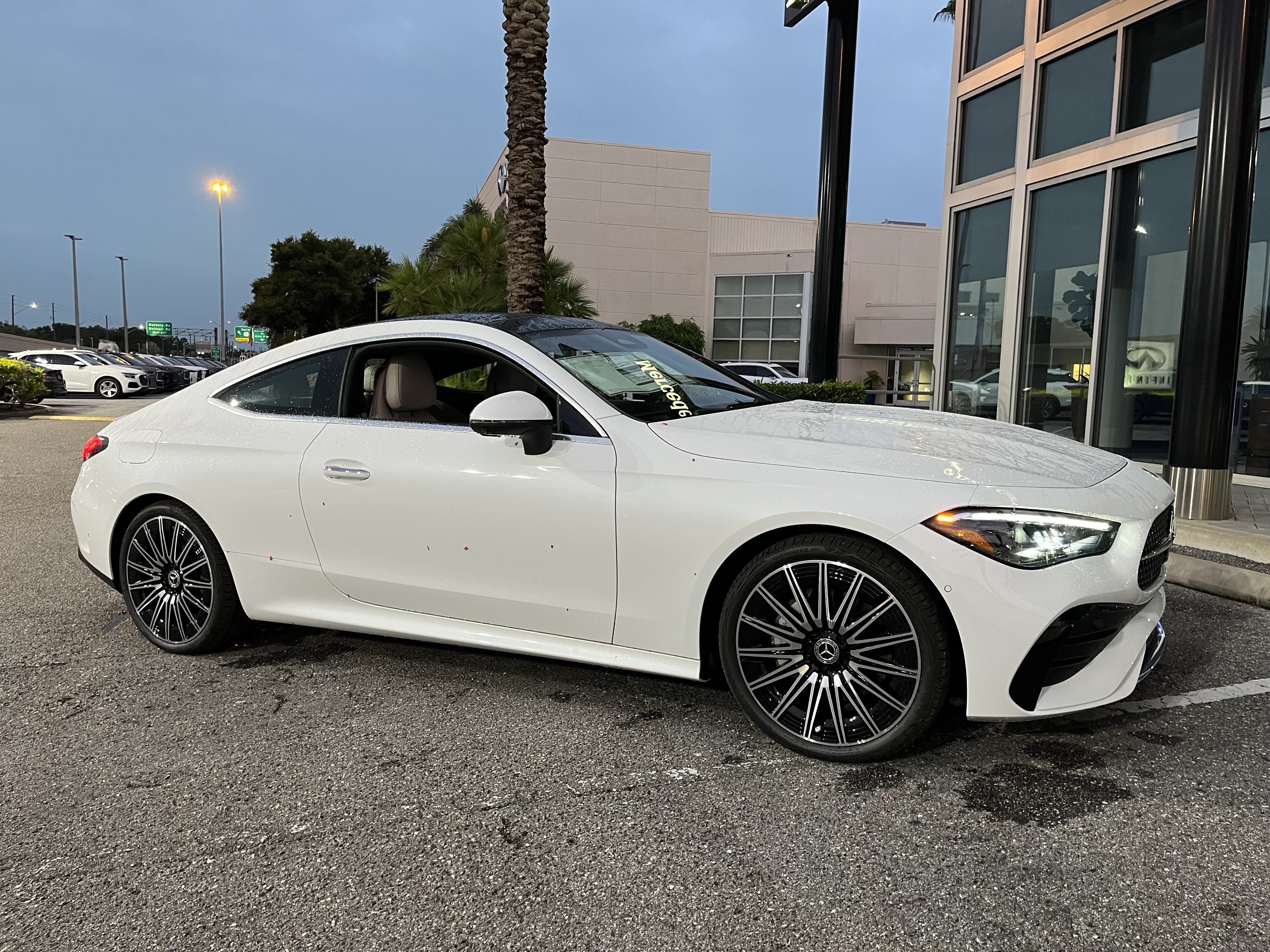 New 2026 MANUFAKTUR Moonlight White Metallic Mercedes-Benz CLE 300 image 9