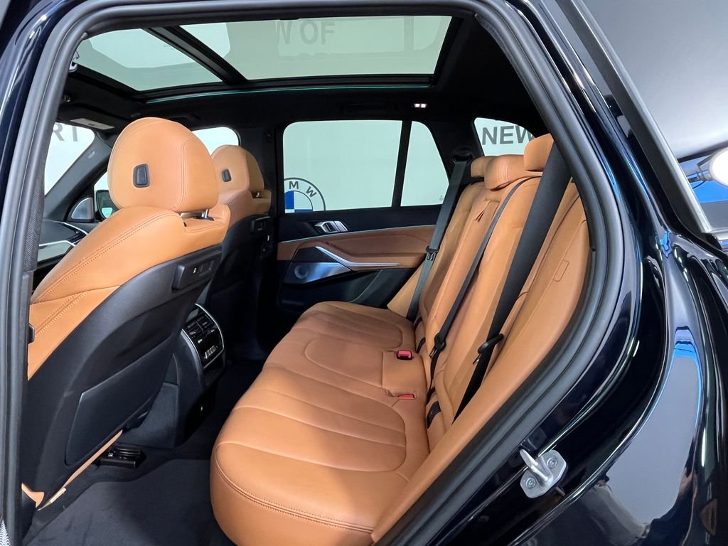 Used 2022 Black BMW xDrive40i image 20