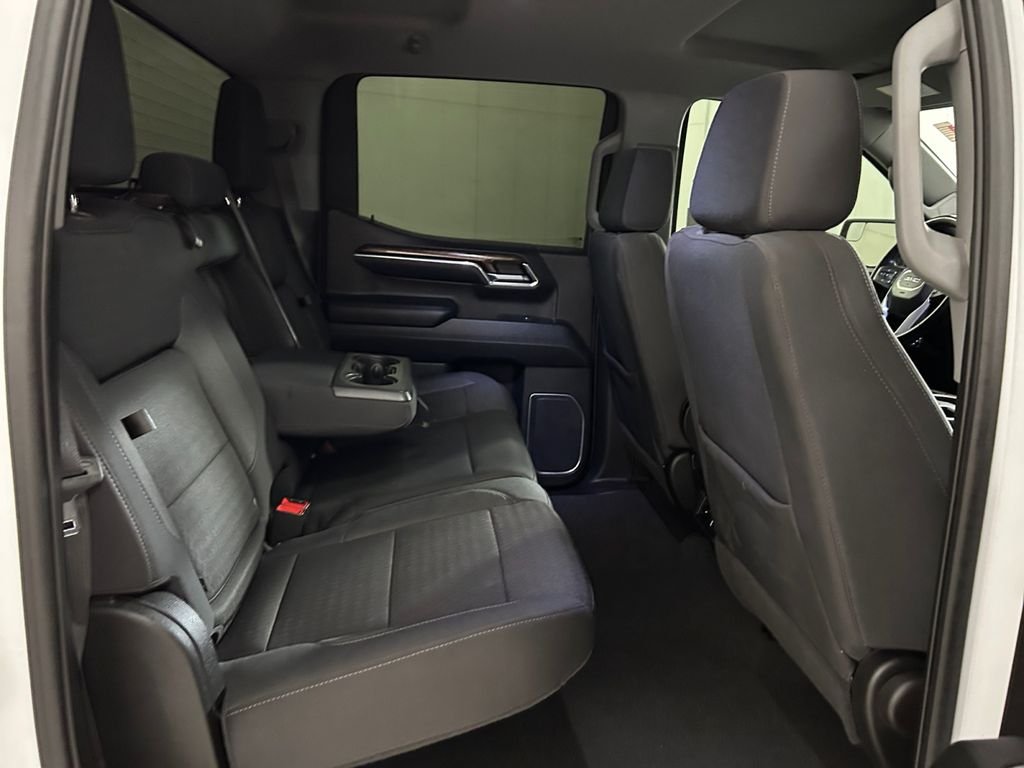 Used 2023 White GMC Elevation image 17