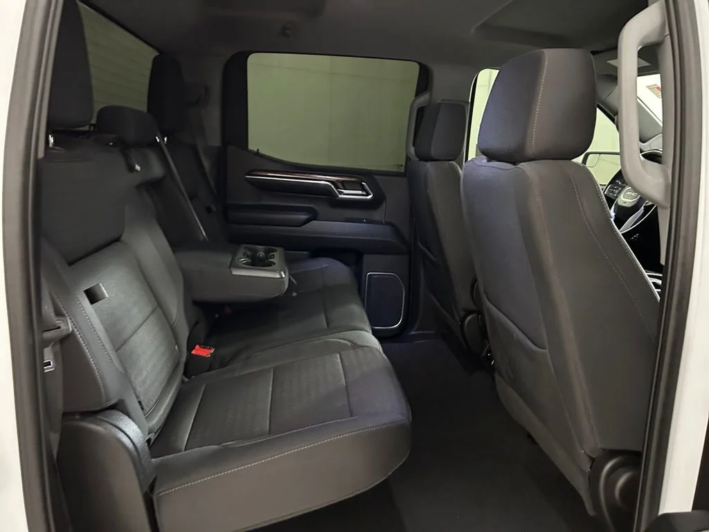 Used 2023 White GMC Elevation image 17