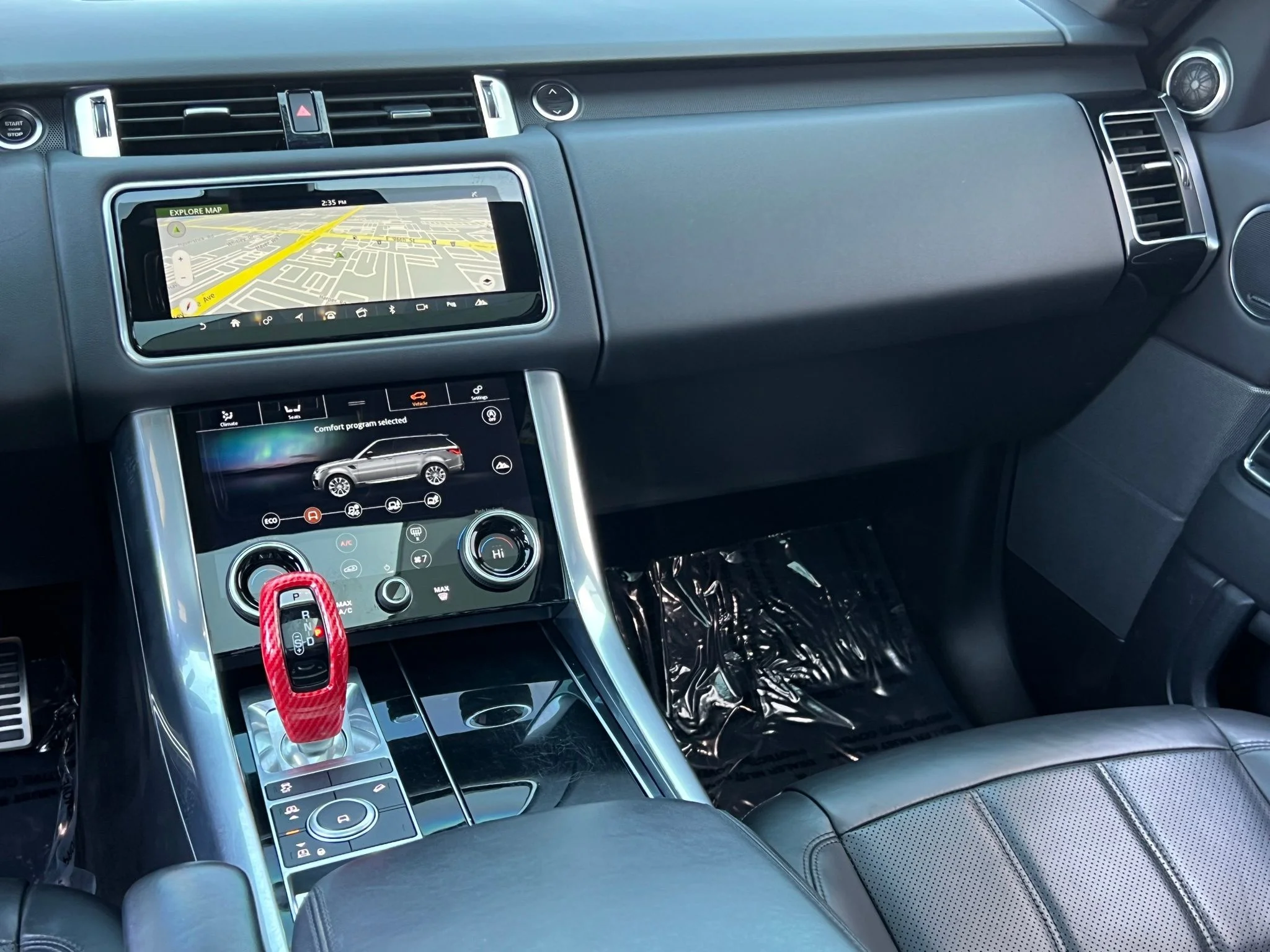 Used 2022 Black Land Rover HSE Silver Edition image 26