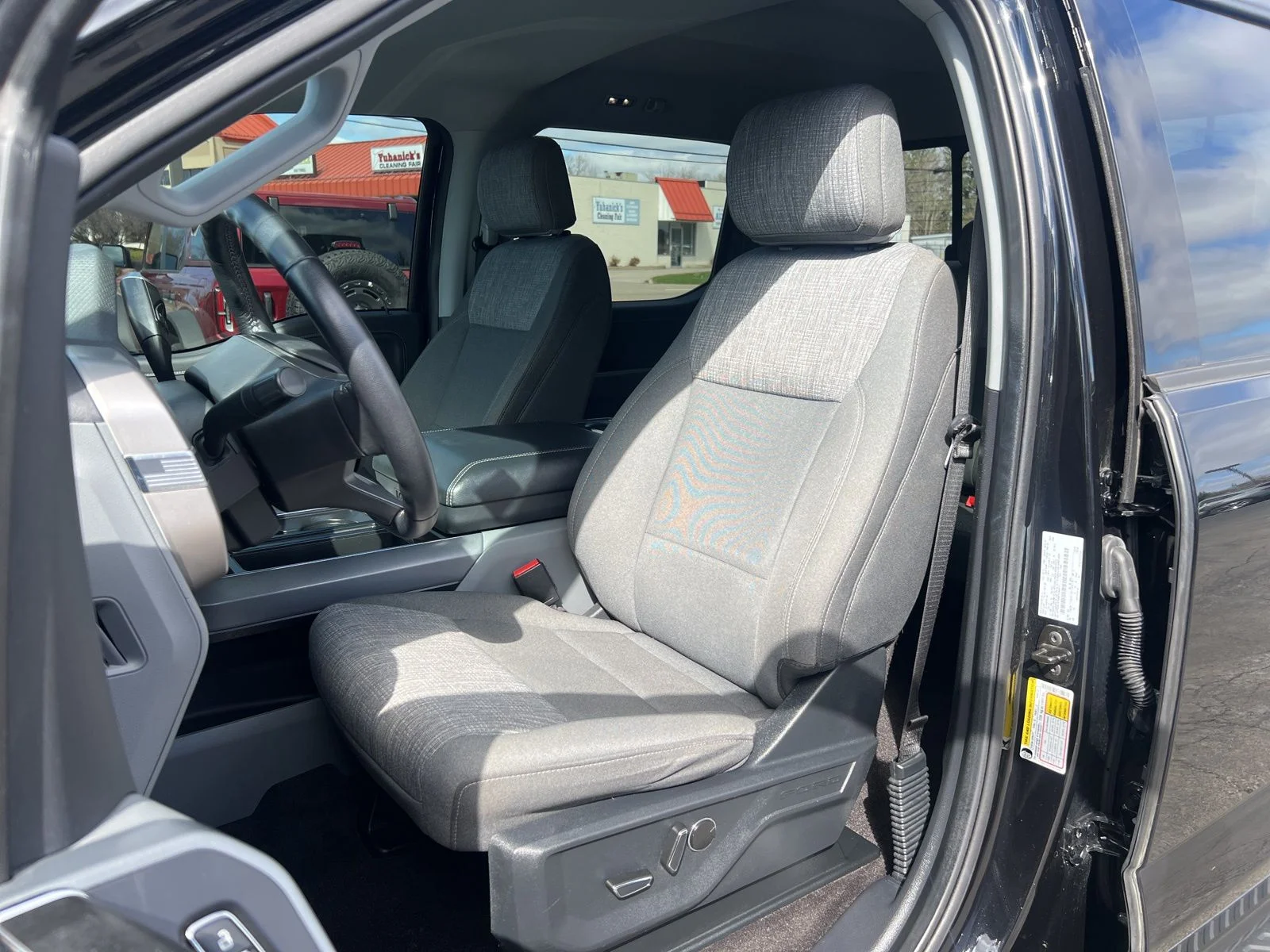 Used 2021 Agate Black Metallic Ford XLT image 18