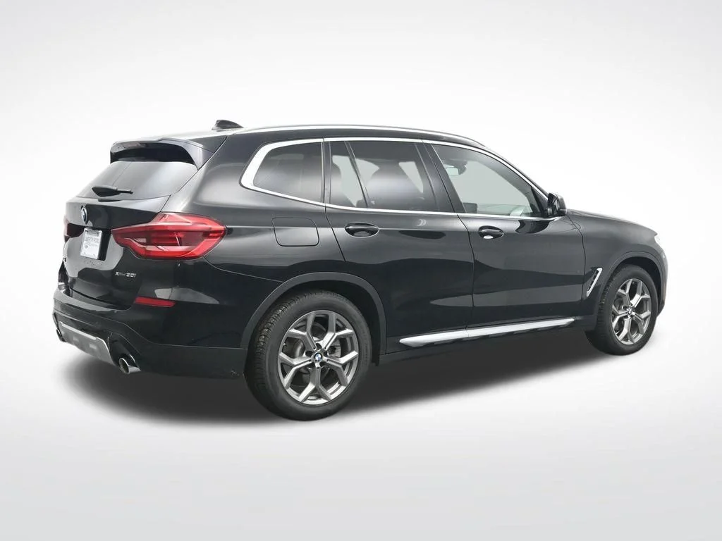 Used 2021 Black BMW xDrive30i image 6