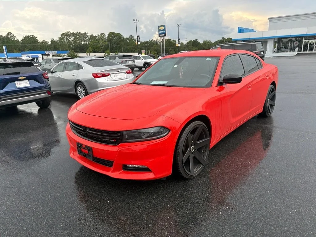 Used 2023 Orange Dodge SXT image 1