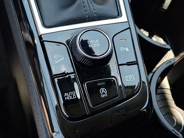 Used 2023 White Kia EX image 24
