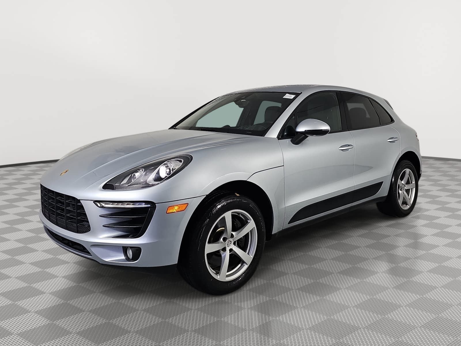 Used 2018 Silver Porsche  image 4