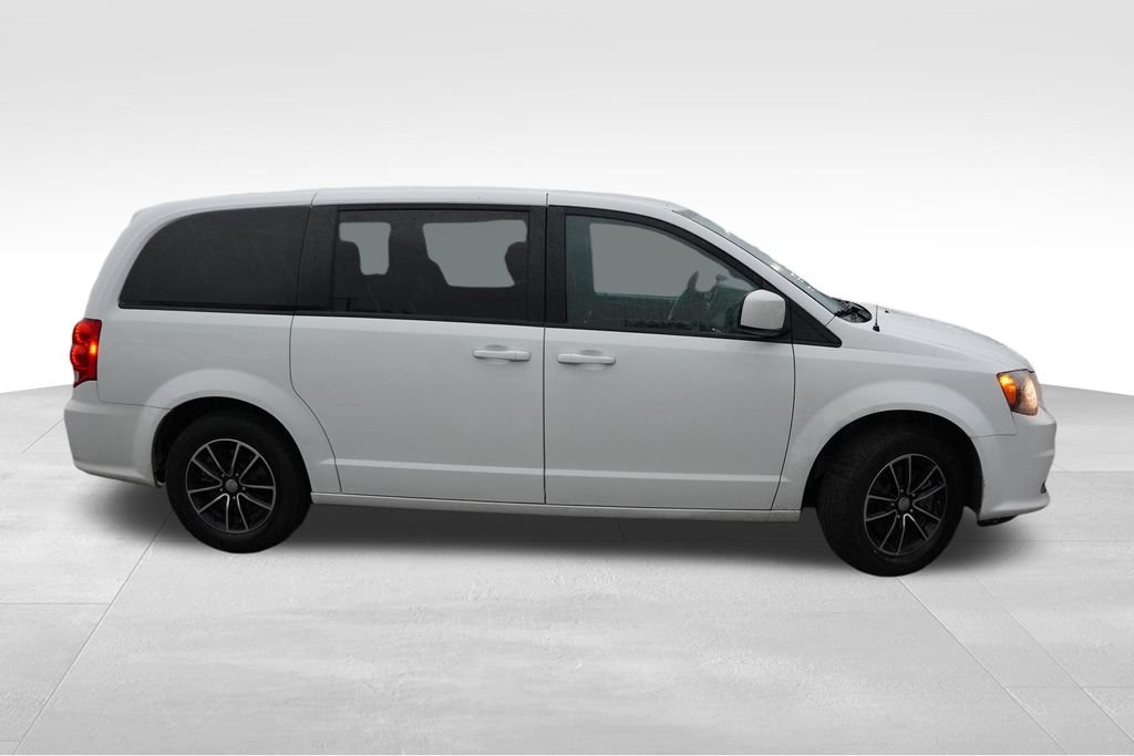 Used 2019 White Knuckle Clearcoat Dodge SE Plus image 2