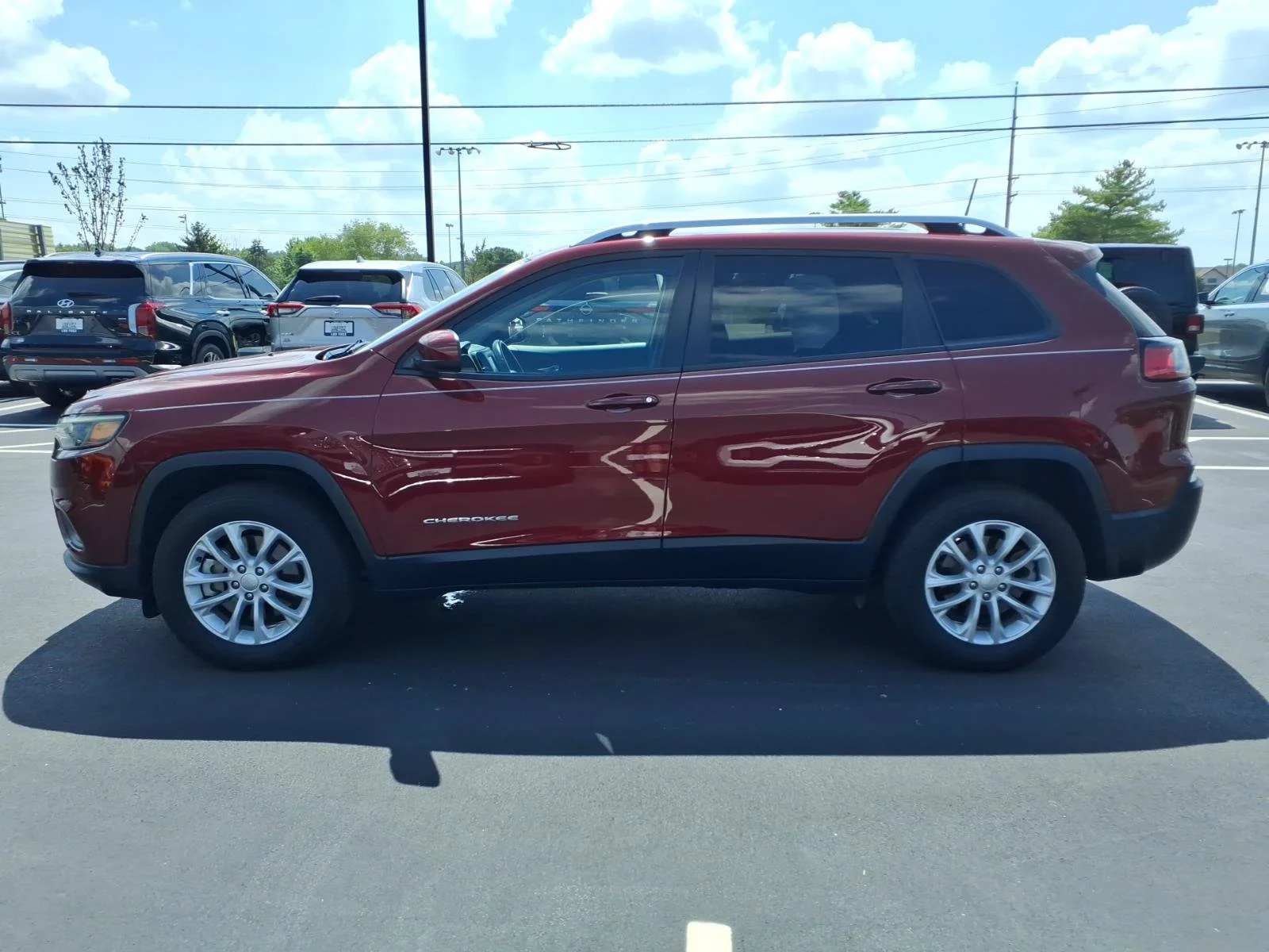 Used 2020 Velvet Red Pearlcoat Jeep Latitude image 4