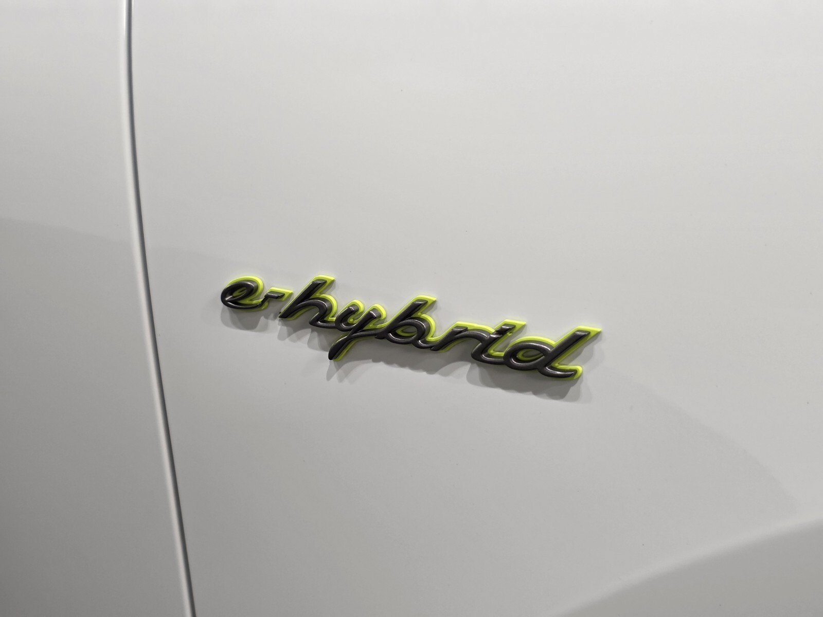 Used 2023 White Porsche Platinum Edition E-Hybrid AWD image 22