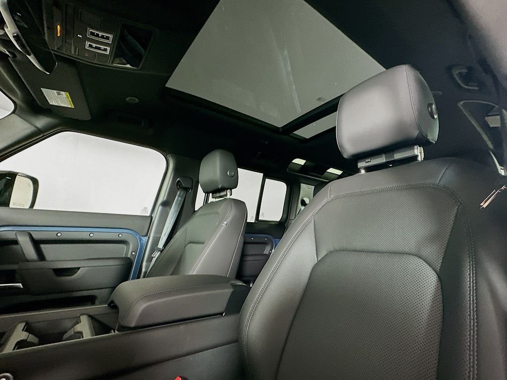 Used 2026 Tasman Blue Land Rover S image 16