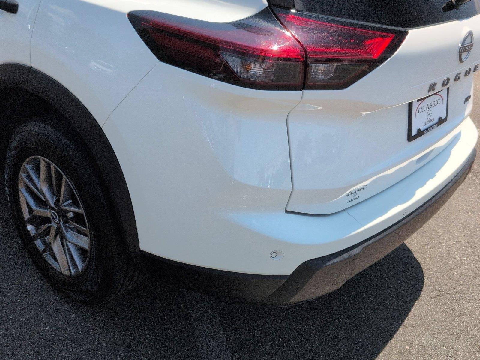 Used 2024 Glacier White Nissan S image 12