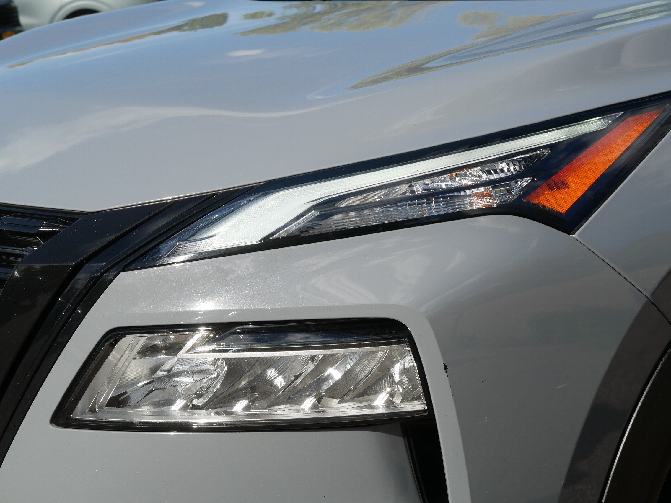 Used 2023 Boulder Gray Pearl/Super Black Nissan SV image 16