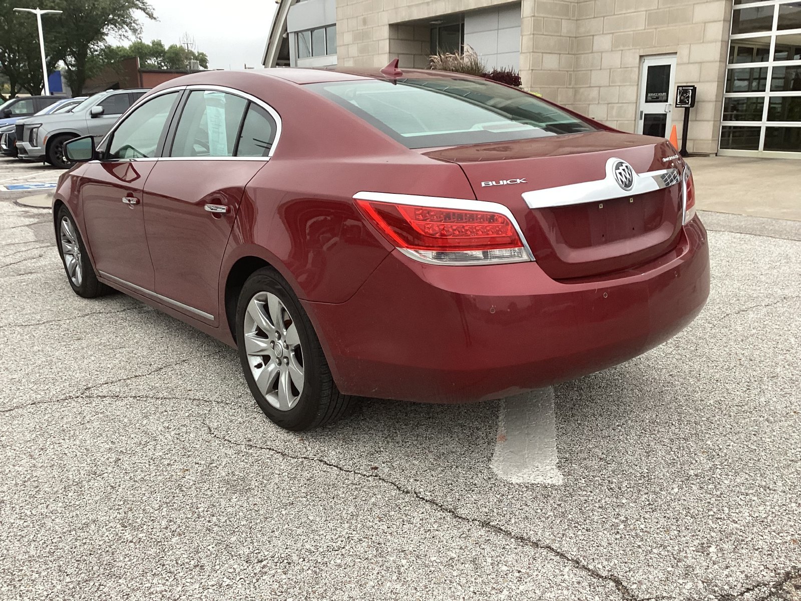 Used 2010 Red Buick CXL image 3