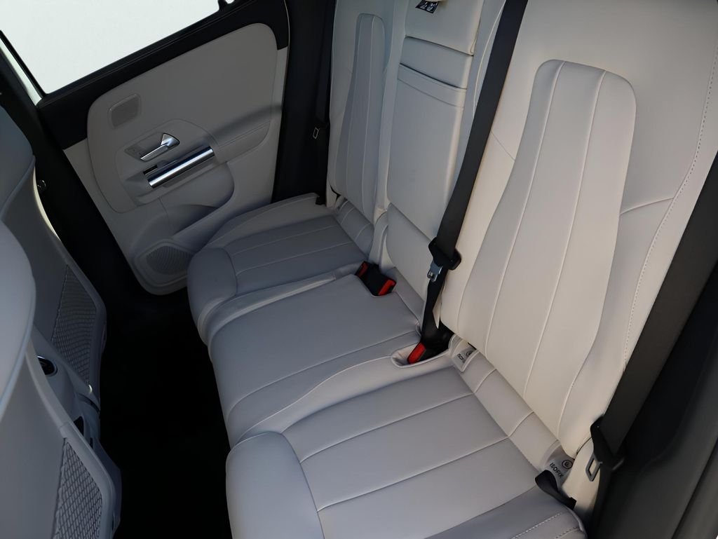 Used 2026 Polar White Mercedes-Benz GLA 250 image 22