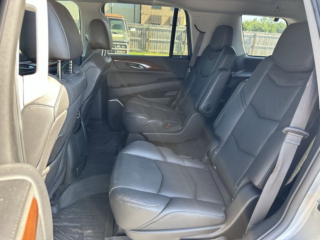 Used 2020 Silver Cadillac Luxury image 22