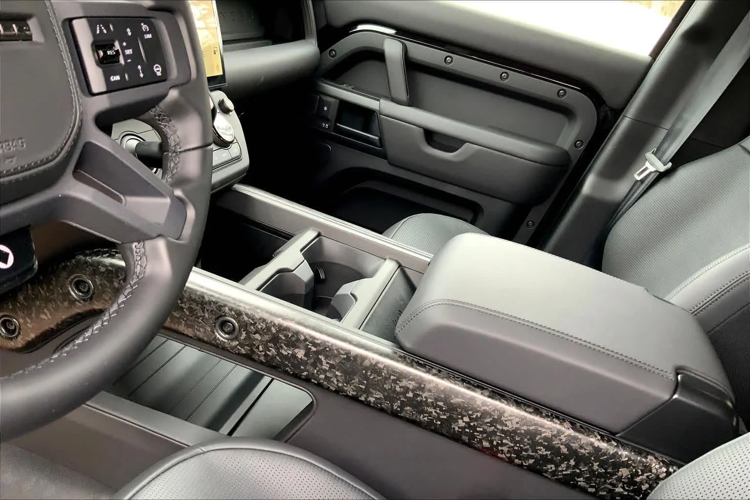 2026 Land Rover Defender OCTA Black - Photo 9