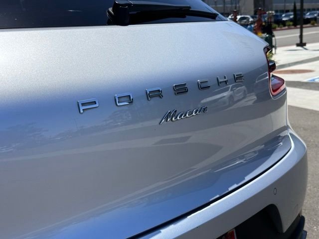 Used 2017 Rhodium Silver Metallic Porsche Base image 23