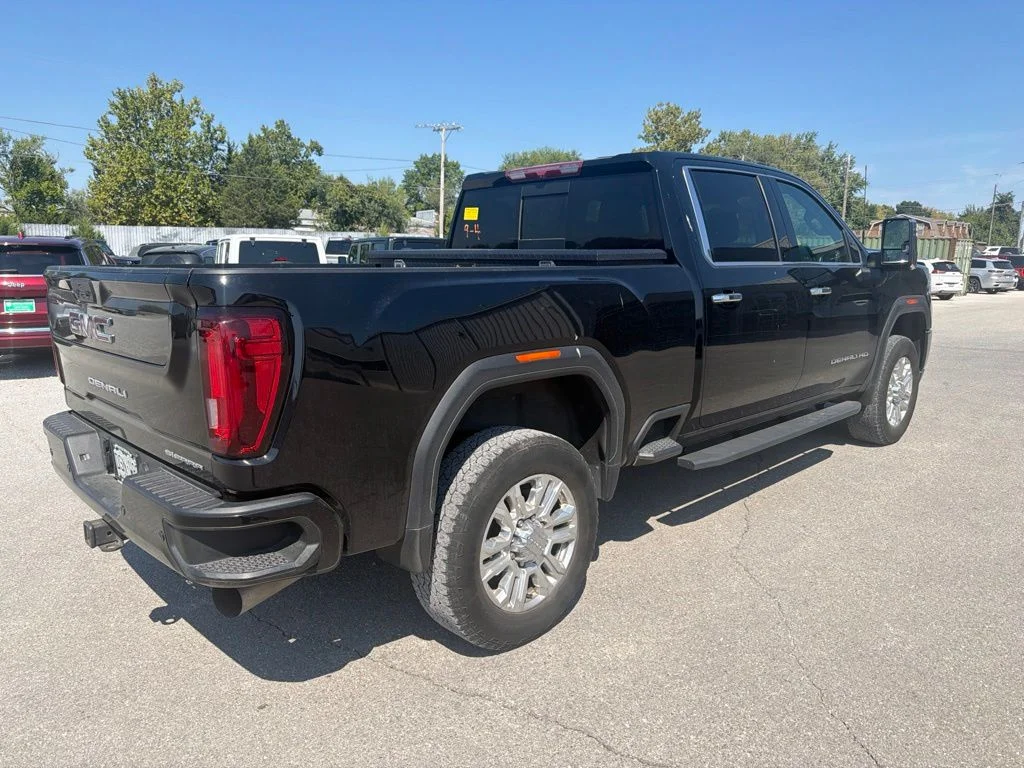 Used 2022 Black GMC Denali image 6