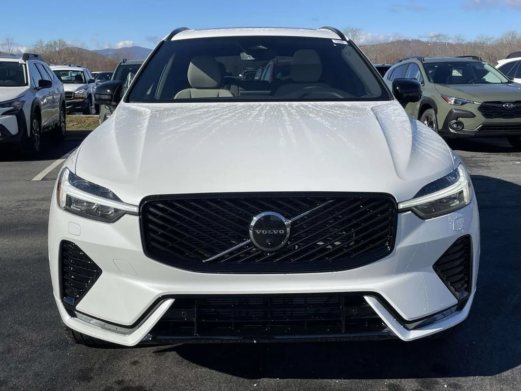 New 2026 Crystal White Volvo Plus image 22