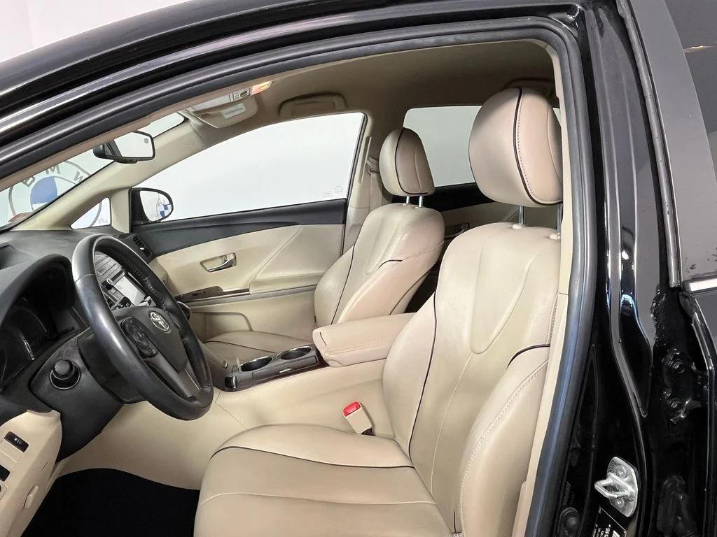 Used 2015 Black Toyota XLE image 2